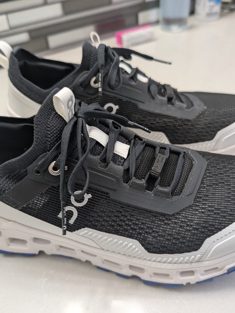 On Cloud Lightweight Black & White Running Sneakers Size 9.5